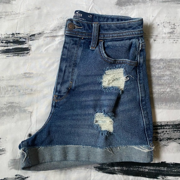 Curvy Ultra High Rise Mom Shorts 3” - Picture 3 of 6